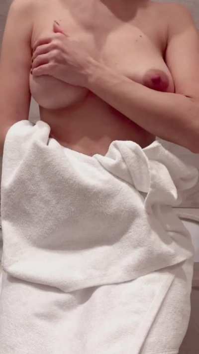 Easy access to my tits! [reveal]