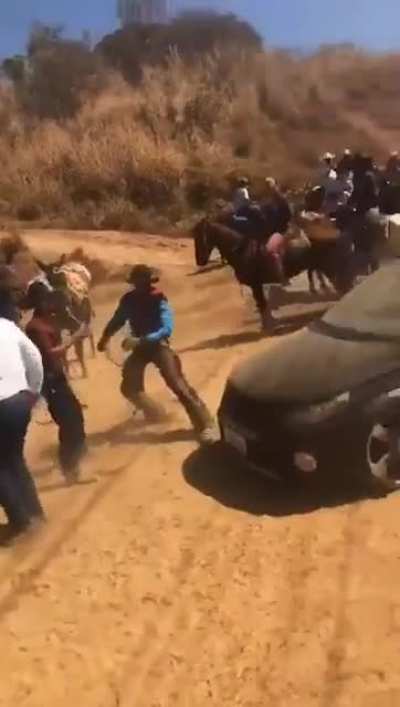 os crias do interior chegando no churras dos subs 😎