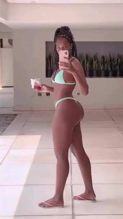 Iza (@iza)