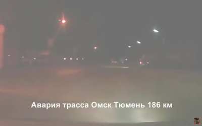 Russia: Green car (?) Cuts off cammer