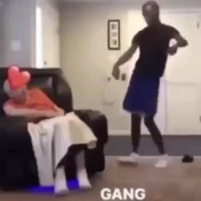 Granny Chilling (ง°ل͜°)ง