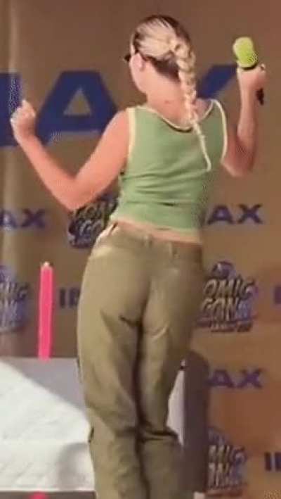 Booty wiggle