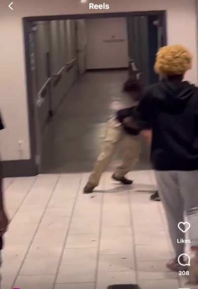 👊🏽👊🏽