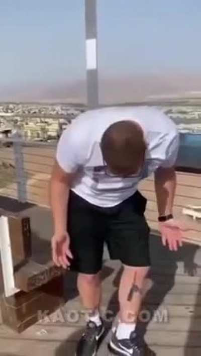 Droppin scissors