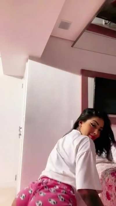 MC Mirella