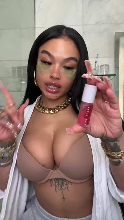 She likes showing cleavage