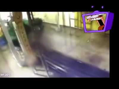 Local pizza man rushes through car wash