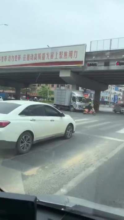 呜呜呜呜呜，this is DGPD！stop ur vehicle immediately！