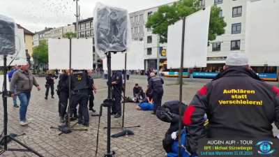 Video of a knife attack in Mannheim, Germany