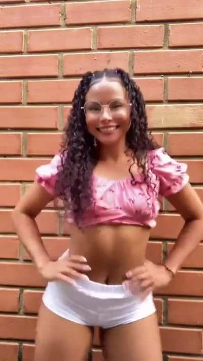 Cutie with a booty (@ilo<wbr>vesmi<wbr>lingg<wbr>g)