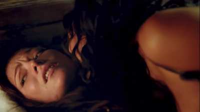 Clara Paget & Jessica Parker Kennedy in ‘Black Sails’