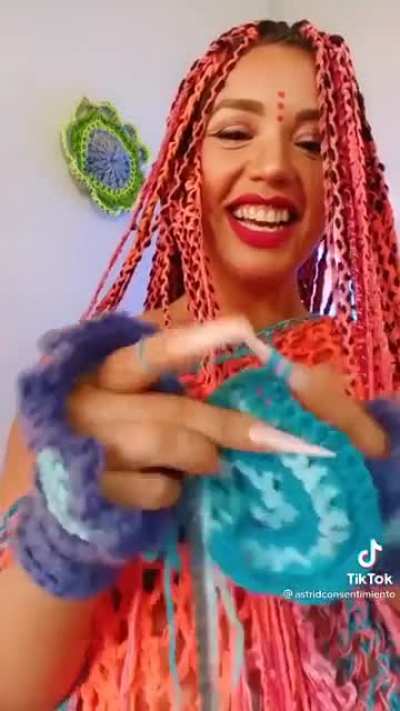 Crochet with... your nails?! Neat!