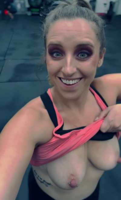 Gym selfie flash