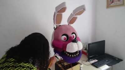 man this is starting to scare me part 1 (robotica Criat Tronic) the guy has finished painting