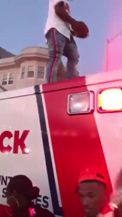 Shooting at Oakland Juneteenth celebrations last night leave one dead and five injured. This is how people reacted when the ambulance arrived