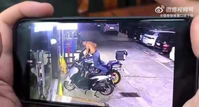 Man wears a tie before having sex with his bike 