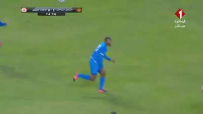 Soccer goalie Kungfu kicks his opponent right on the neck.