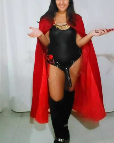 Welcome to the Queen's academy, here I am in charge of training, enrollment is open, come before we run out of places.