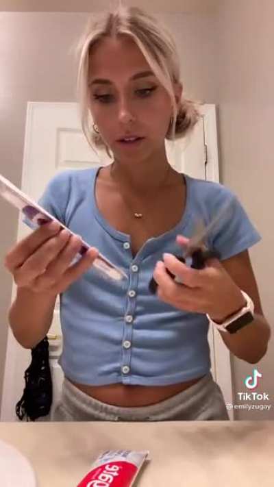 How to clean your toothbrush