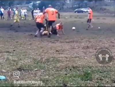 E aí, como foi a pelada do fim de semana? 