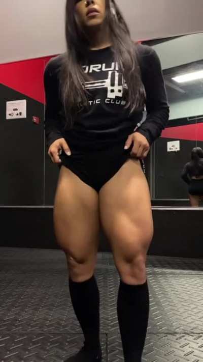 @themusclebarbie