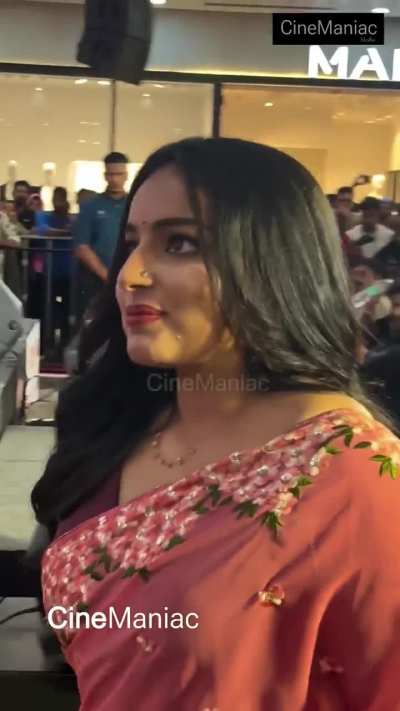 Malavika Menon 🍑