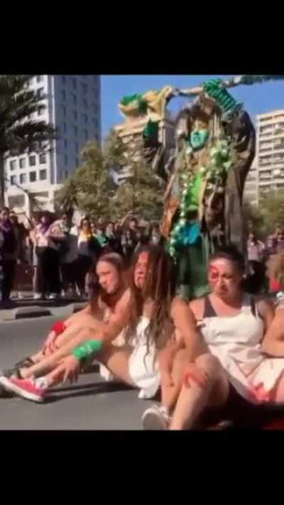 Les traigo comedia