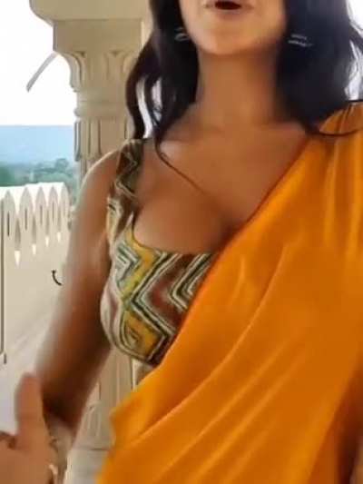 Esha Gupta shaking her plump tits is definitely my cum inspiration for today<wbr>...🔥🍆<wbr>✊💦