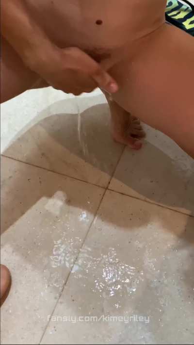 Pee and squirt session!