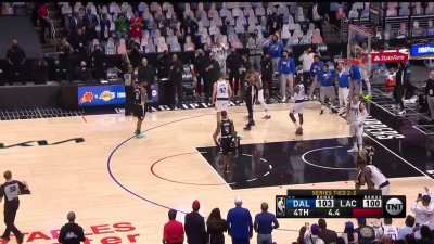 [Highlight] Kawhi forces up a 3 with 8.8 seconds left on the clock