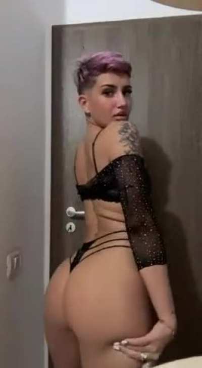 Do u like girls with real tits ?
