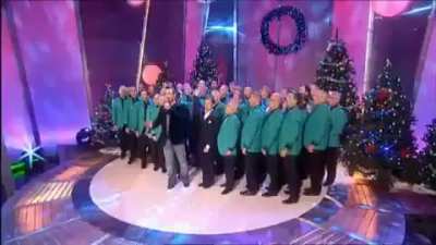 Robbie Williams sings White Christmas with Ant & Dec