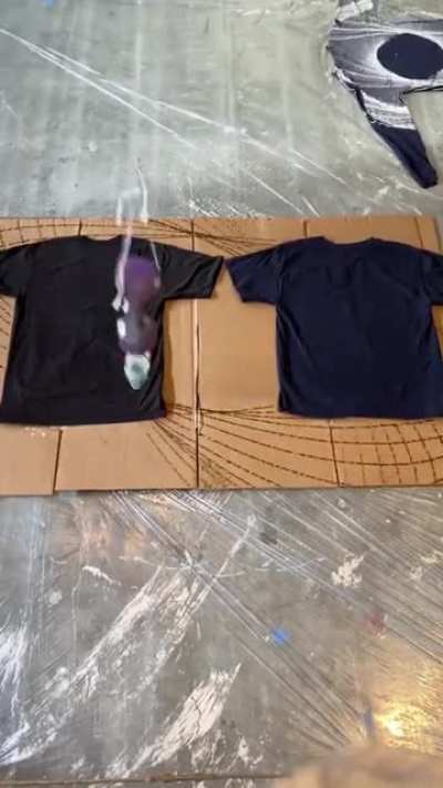Physics T-shirts with the help of gravity and bleach
