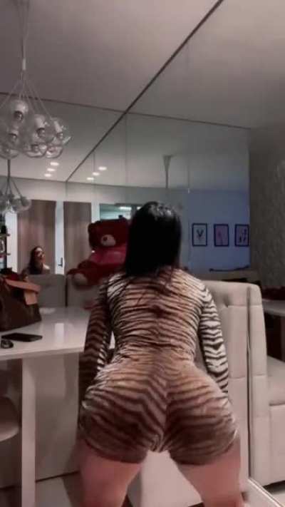 MC Mirella