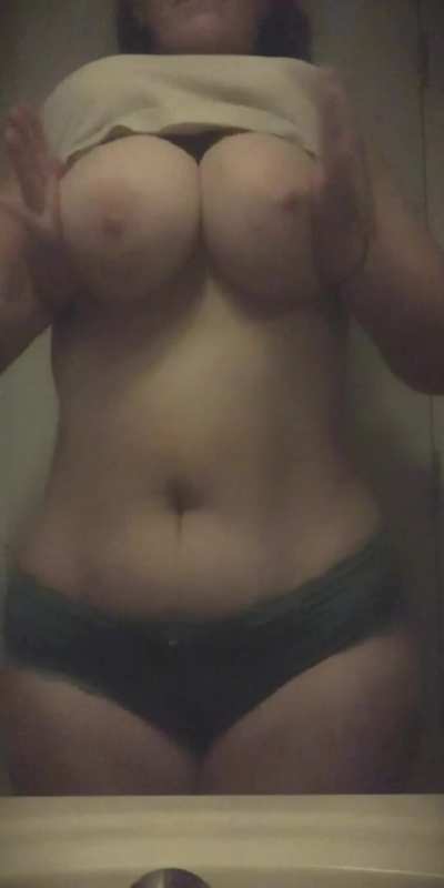 Newest titty drop ;p can’t sleep, who’s up?! 😉😋🤗