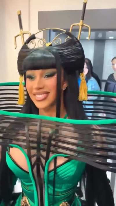 Goddess Cardi