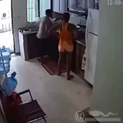 Chiste: subanle el volumen