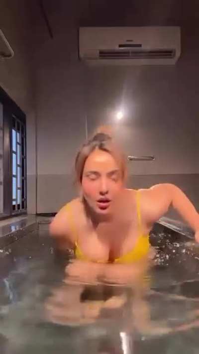 No one can match her tease level