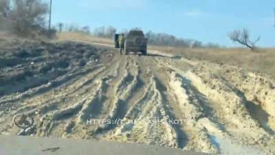 ru pov: Russian army vehicles and armor around Svatovo