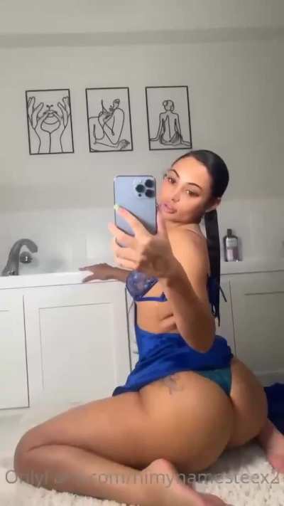 💙🍑🤳🏽👙<wbr>😈