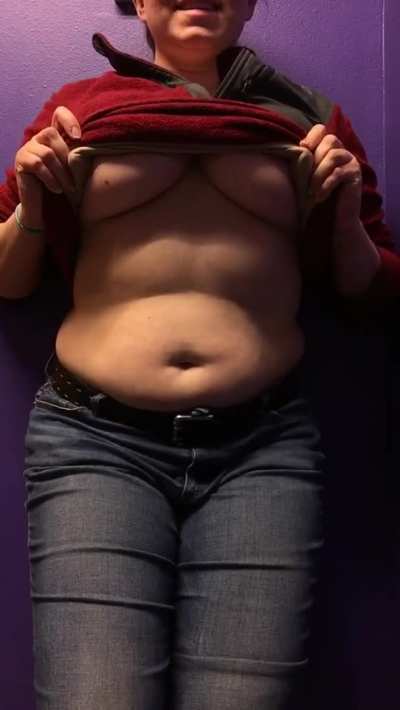 (F)or my final Titty Drop Tuesday of 2021, I added a fun song to the background. Horns by Bryce Fox. 💋🍍😈
