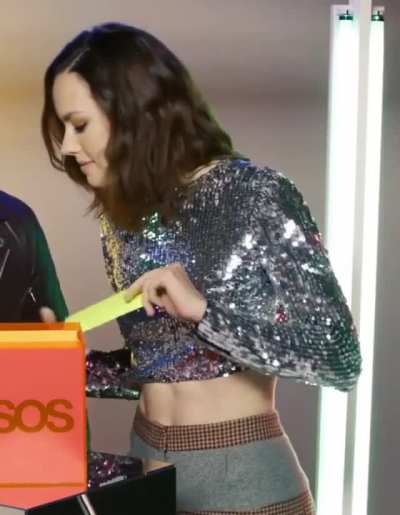 I want to spray Daisy Ridley's tight stomach with cum