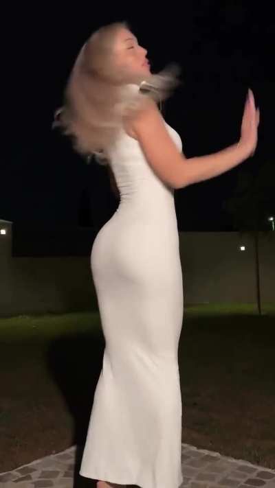 christi.walks on ig