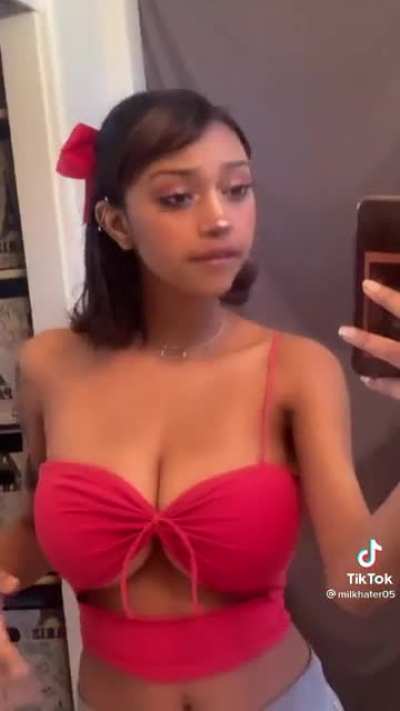 Impressive underboob