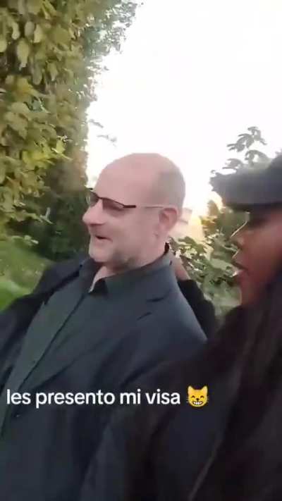 Me da risa cuando latina/o estafan a hombres/mujeres europeos con el amor
