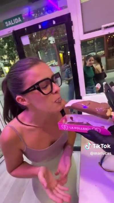 Como chupa la nena