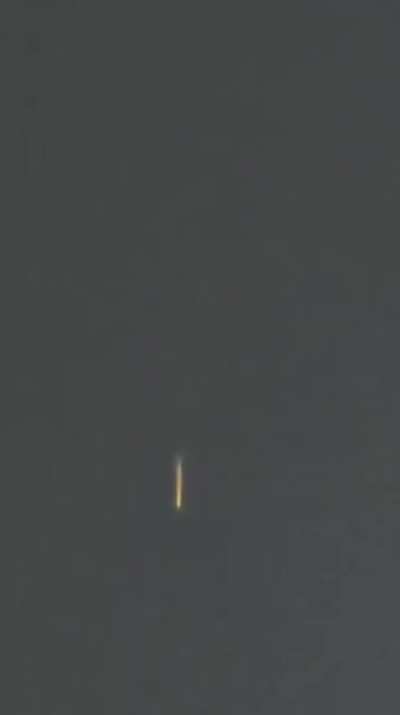 Continúan los reportes de luces misteriosas en el norte argentino, vecinos de Salta y Jujuy avistaron un objeto cilíndrico descendiendo