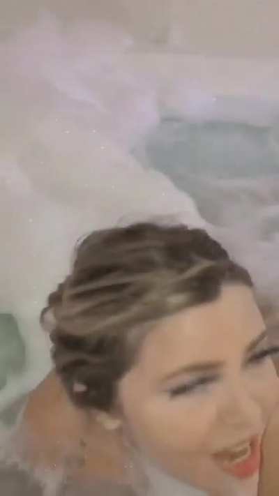 Isa trindade safada que vende pack's aqui no Ceará