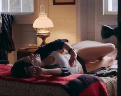 Natalia Dyer wants it