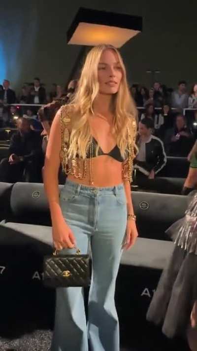 Margot Robbie in event of chanel